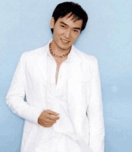 ​50岁焦恩俊与女儿近照: 女儿惊艳不坑爹, 二婚显得更加幸福