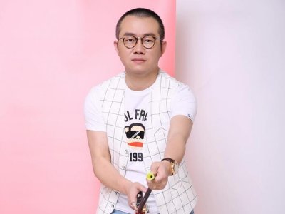​40岁涂磊一家近照，妻子小丸子是家庭主妇，女儿小樱桃长相随爸爸