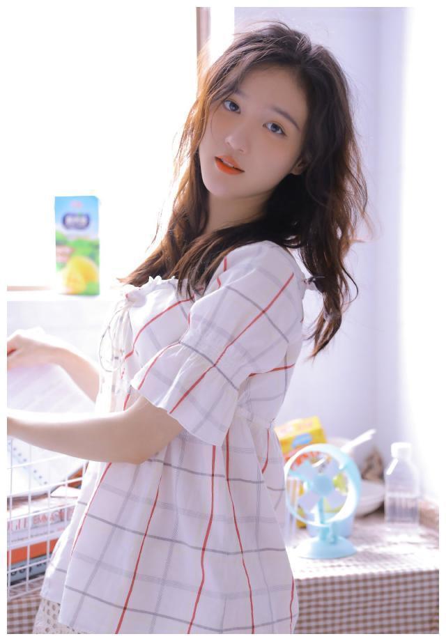 大闹安检女艺人身份曝光，系芒果TV签约艺人刘露，事后发文道歉