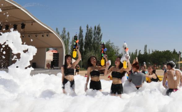 亿利库布其七星湖沙漠度假区大漠清凉节真爽快