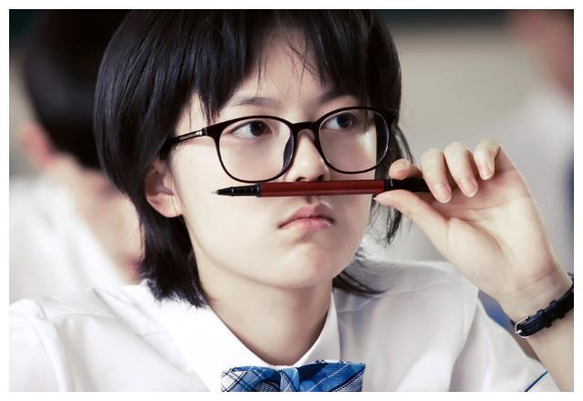 赵今麦主持校庆,纯素颜出镜,生图很抗打!