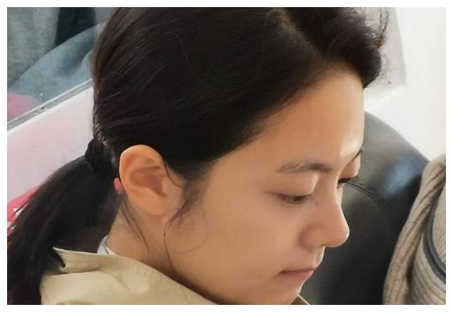 赵今麦主持校庆,纯素颜出镜,生图很抗打!