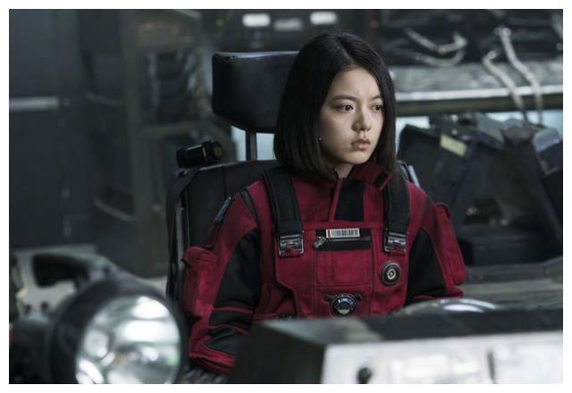 赵今麦主持校庆,纯素颜出镜,生图很抗打!