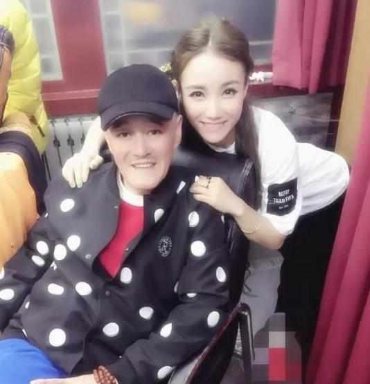 她是赵本山的徒弟, 颜值身材媲美柳岩, 赵本山就是不捧她