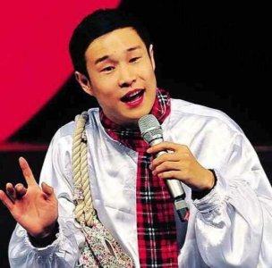 ​她是赵本山的徒弟, 颜值身材媲美柳岩, 赵本山就是不捧她