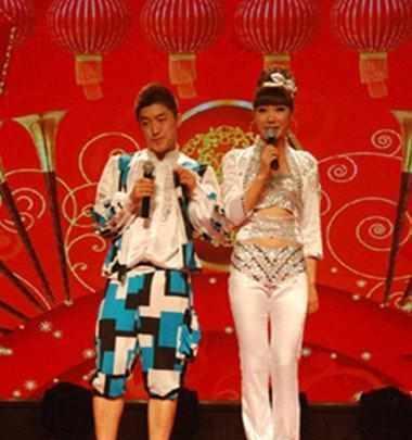 她是赵本山的徒弟, 颜值身材媲美柳岩, 赵本山就是不捧她