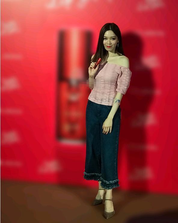 黄日华女儿近照曝光!论颜值美过一众女星,肤白貌美气质出色!