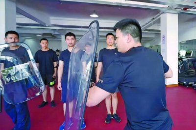 ​程凌华：从“尖刀利刃”到“警队教头”