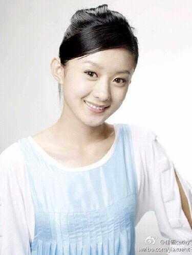 赵丽颖早年旧照曝光，一看就知道整过