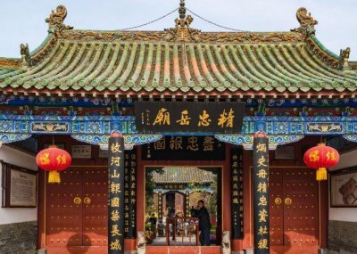 ​朱仙镇岳飞庙俗称岳王庙，成为全国四大名镇之一，很多名人都到此
