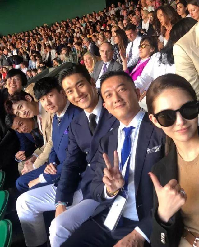 周杰伦儿子正脸再曝光，戴墨镜气质神似父亲，昆凌忙带娃