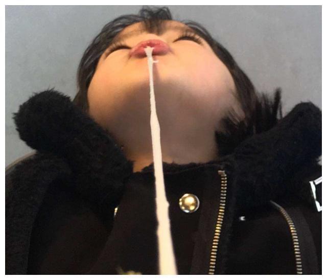 曾经火遍全网的表情包权律二长大了,这小表情真的是没办法不喜欢