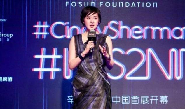 名气不输杨澜,当红时嫁入豪门,今身价百亿,成励志人生!