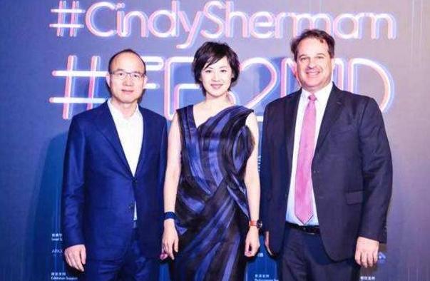 名气不输杨澜,当红时嫁入豪门,今身价百亿,成励志人生!