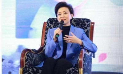 ​名气不输杨澜，当红时嫁入豪门，今身价百亿，成励志人生！