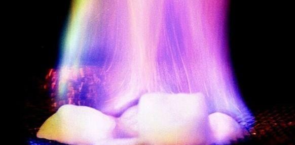 神秘可燃冰竟然长这样：海底深处沉睡的能量！