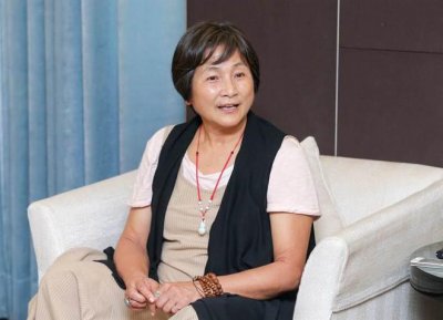 ​郑佩佩和前夫原文通结婚照：怀孕8次不后悔，净身搬出豪宅