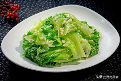 ​蒜蓉蚝油生菜，清脆让人爱不释口，这样的快手菜简单又好吃