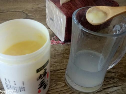 蜂王浆是蜂蜜吗?并不是一种 蜂王浆是蜂蜜吗?并不是一种