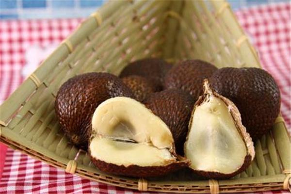 蛇皮果里面是什么颜色 正常颜色是这样