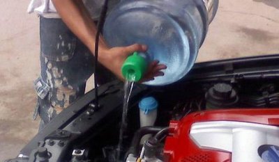 ​汽车冷却液可以加水吗
