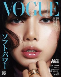 ​LISA穿白色露背上衣清纯性感 小露香肩氛围感十足