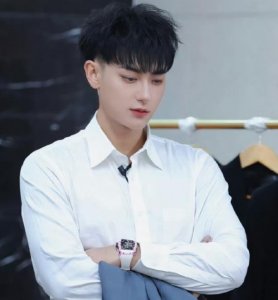 ​黄子韬求婚徐艺洋后出现感人一幕！黄子韬徐艺洋衣服互穿，明星艺人感情有多好