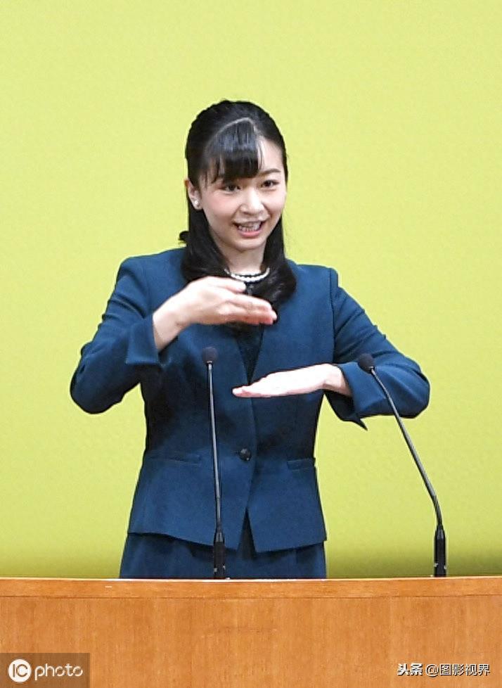日本秋筱宫佳子内亲王现身,出席手语比赛开幕式,上台秀手语