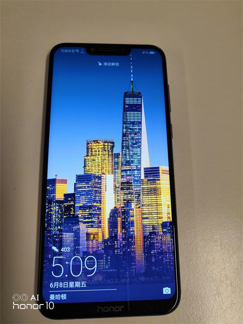 这是荣耀Play的屏幕,液晶屏很舒服