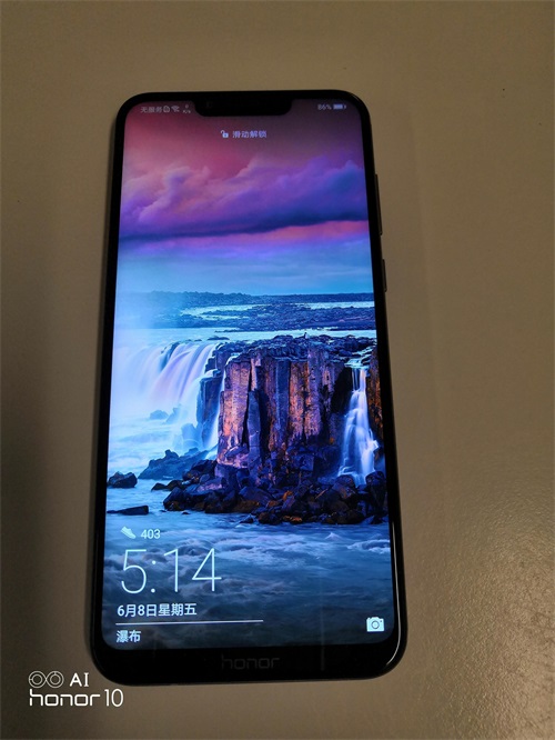 这是荣耀Play的屏幕,液晶屏很舒服