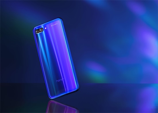 这是荣耀Play的屏幕,液晶屏很舒服