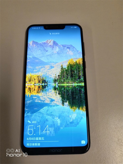 这是荣耀Play的屏幕,液晶屏很舒服