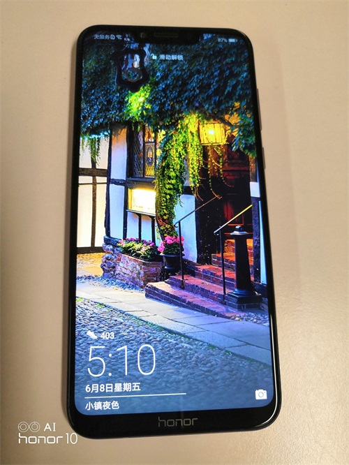 这是荣耀Play的屏幕,液晶屏很舒服