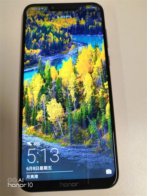 这是荣耀Play的屏幕,液晶屏很舒服