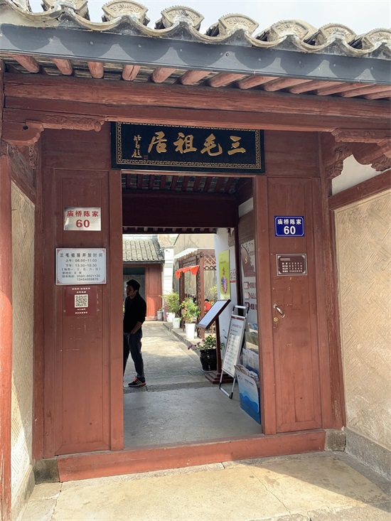 三毛
台湾著名女作家，旅行家——三毛