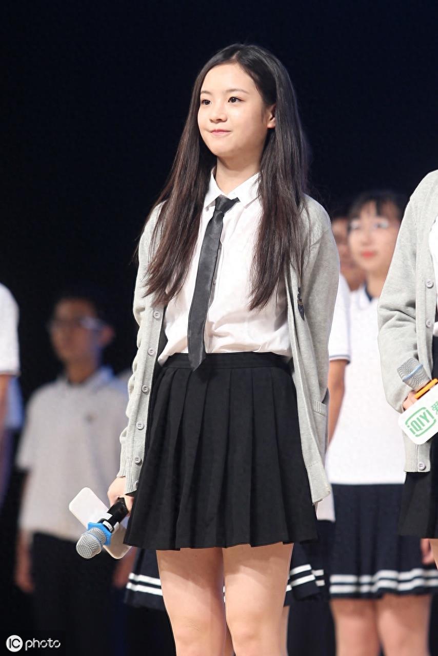 《小欢喜》乔英子戏里戏外都很美，网友：她才是春风中学校花吧