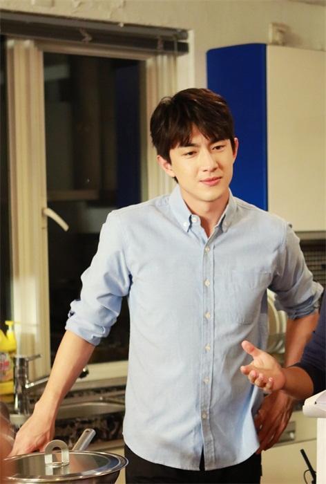 爱发丑照的男明星,胡歌毫不做作绝对的C位,郑云龙神还原光头强