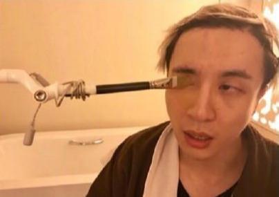 爱发丑照的男明星,胡歌毫不做作绝对的C位,郑云龙神还原光头强