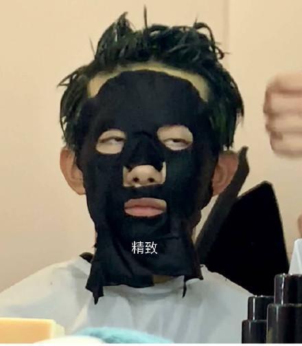 爱发丑照的男明星,胡歌毫不做作绝对的C位,郑云龙神还原光头强