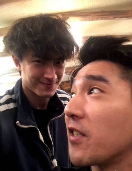 爱发丑照的男明星,胡歌毫不做作绝对的C位,郑云龙神还原光头强