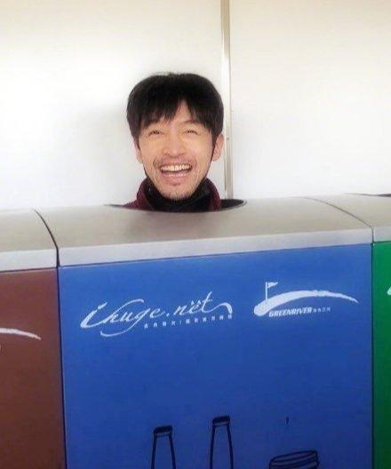 爱发丑照的男明星,胡歌毫不做作绝对的C位,郑云龙神还原光头强