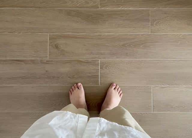 瓷砖还是木地板好（瓷砖和木地板哪个好）