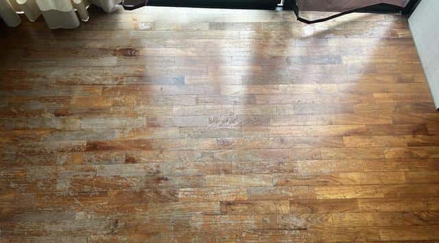 瓷砖还是木地板好（瓷砖和木地板哪个好）