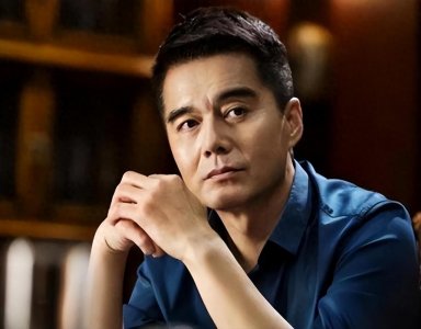 ​许亚军：4段婚姻两个儿子，拍戏半年才回家，发现儿子竟比自己高