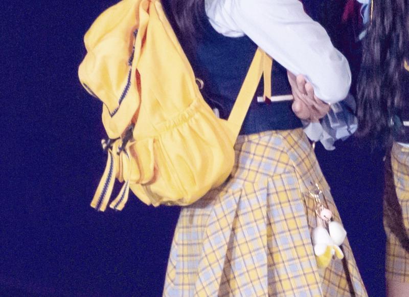 怎么追内向不爱说话的女生，能打开她的心扉？(女孩性格内向不爱说话怎么追她)