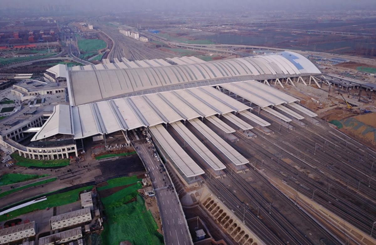 航拍竣工通车的济南东站大气磅礴