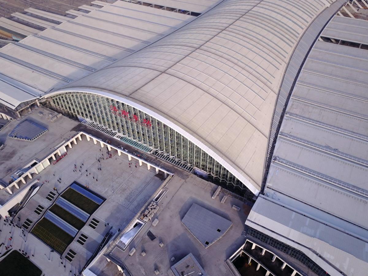 航拍竣工通车的济南东站大气磅礴