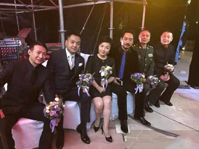 46岁朱宏嘉近照曝光，年近半百鲜有绯闻，现身材发福仍未结婚