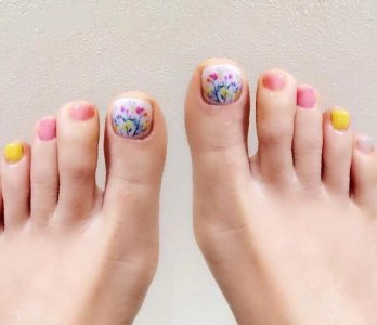 ​清新足部美甲