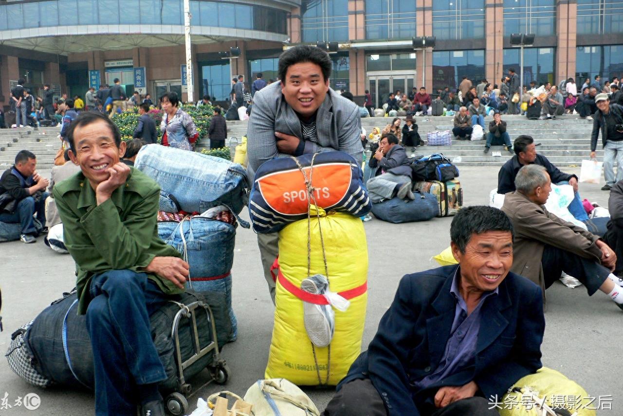 有钱没钱，回家过年！打工的农民工兄弟们，哪一张照片感动了你？